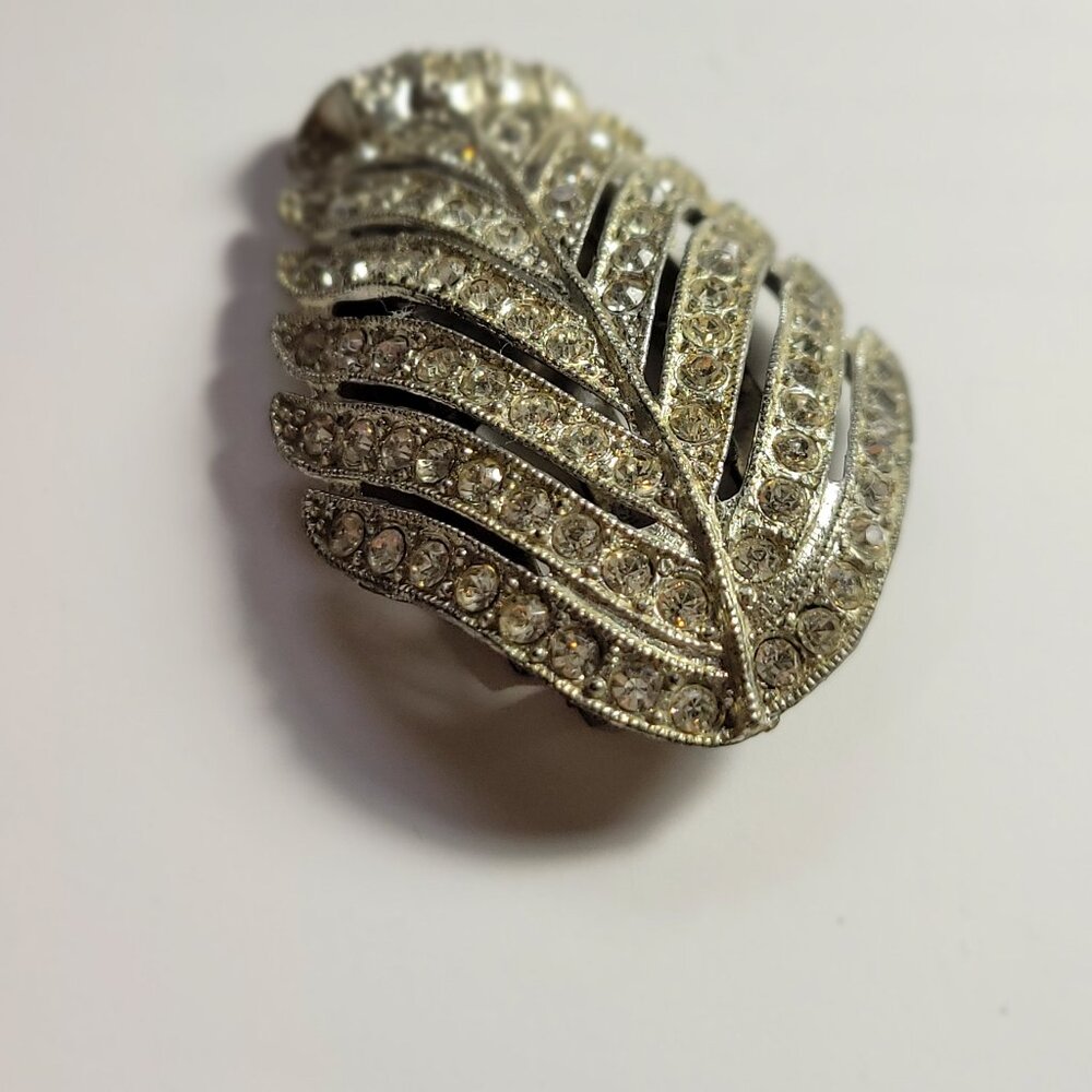 Antique Art Deco Fur Clip with Crystals Weiss very unique